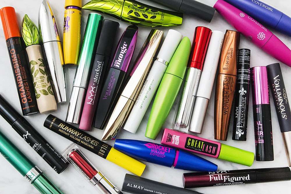 The marriage of the rubberized bristles on a thicker, football-shaped wand makes it easier to reach all lashes, no matter how flat they might seem.