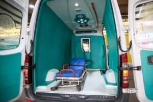 ambulancia equipada para traslado de personas con problemas de salud mental y/o adiccioones