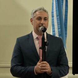 Guido Risso: “La clásica democracia representativa es una videocasetera intentando reproducir un mundo en streaming”