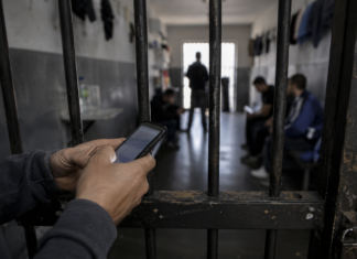 “Universidades del delito”: la alarma por los celulares que mantienen activas a las bandas desde las cárceles