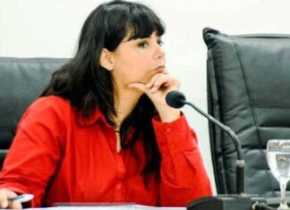 Anulan la destitución de la jueza que besó a un preso y ordenan su inmediata reincorporación