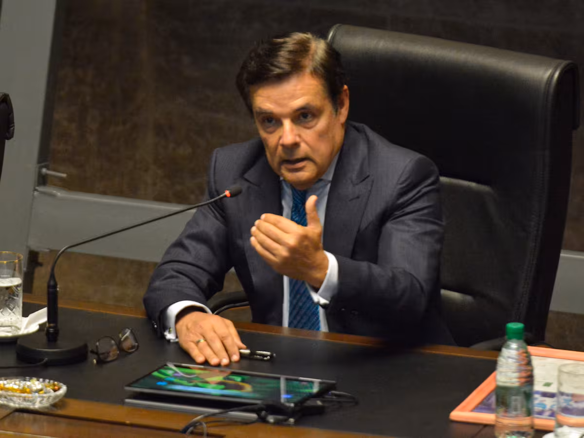 Denunciaron al ex gobernador Rovira por presunto enriquecimiento ilícito y pidieron que no pueda salir del país