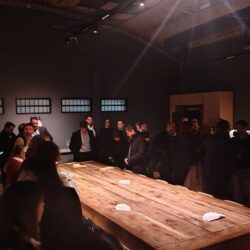 Entre vinos guardados y conversaciones inesperadas: cuando la mesa quedó chica para tanto diálogo