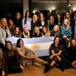 Ninguna llega sola