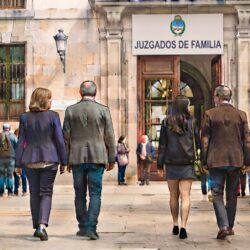 La Justicia autorizó una triple filiación en el caso de la adopción de una mujer adulta